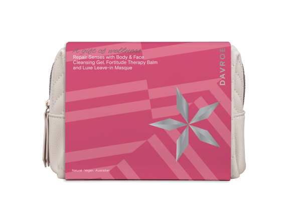 Davroe Repair Senses Travel Pack
Davroe Repair Senses
Restored, protected, stronger hair
A mild everyday shampoo and conditioner with Hibiscus for normal and coloured hair. Contains our unique Colour Protect Complex; formulated with pure plant extracts, including Kakadu Plum and Olive Leaf to help extend the life of your colour. Rice and Quinoa Proteins assist in strengthening and protecting the hair.