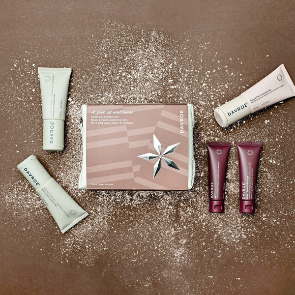 Davroe Moisture Senses
Moisture, rich, luxurious hair.
This gentle shampoo and conditioner with Australian Lilly Pilly is formulated to revitalize and detangle dry, damaged, and curly hair types. Nourishing organic Argan Oil and Quinoa Protein assist to replenish essential moisture and repair damage to leave hair feeling soft, supple and healthy. Helps to improve manageability, reduce frizz, and add luminous shine.